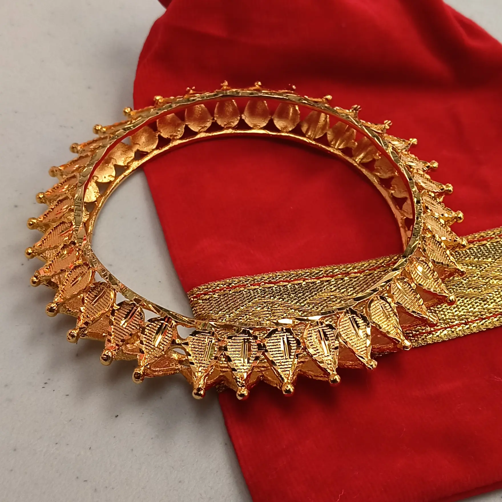 Leaflet Single Gold-plated Bangle (Size 2.6")