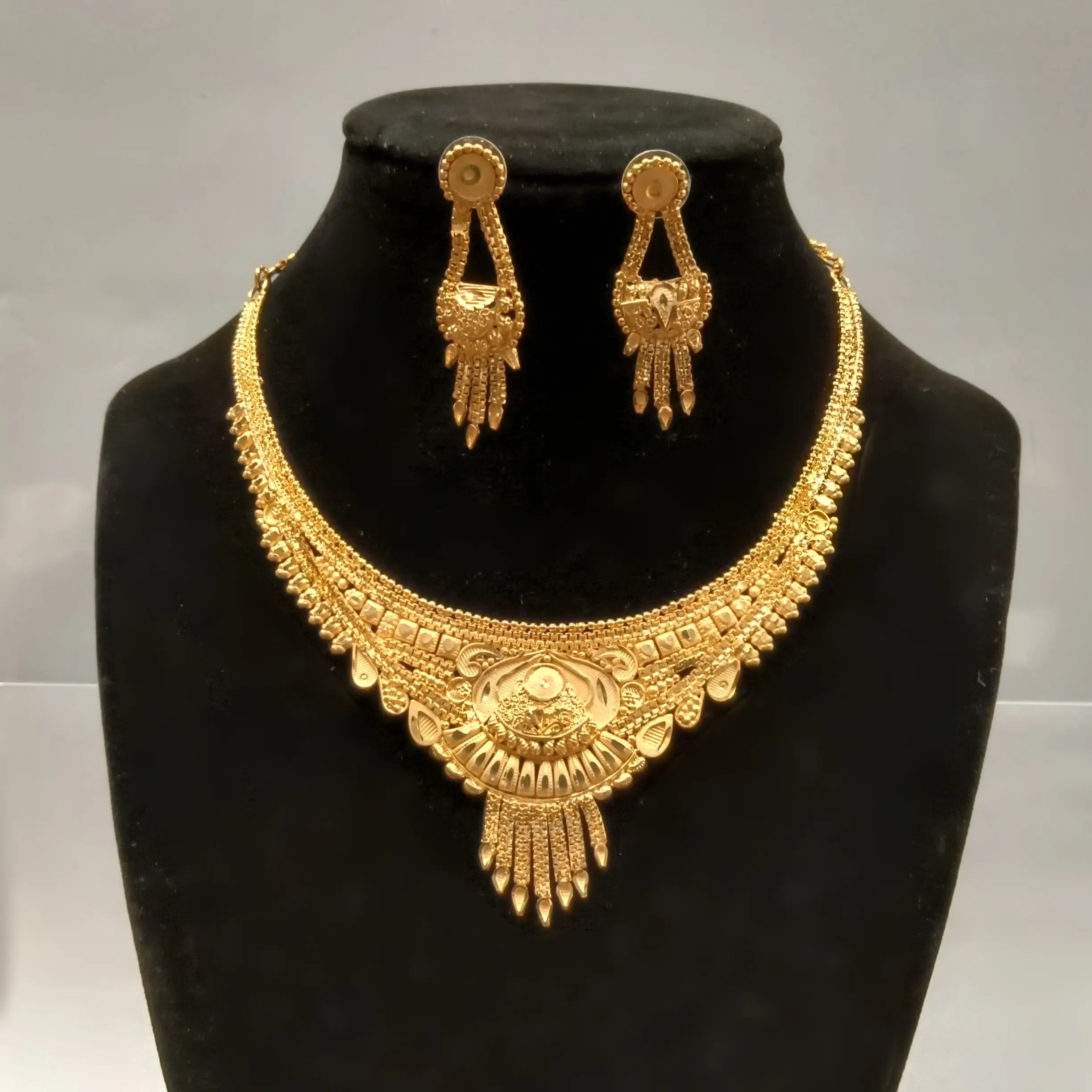 Royalty Gold-Plated Necklace Set