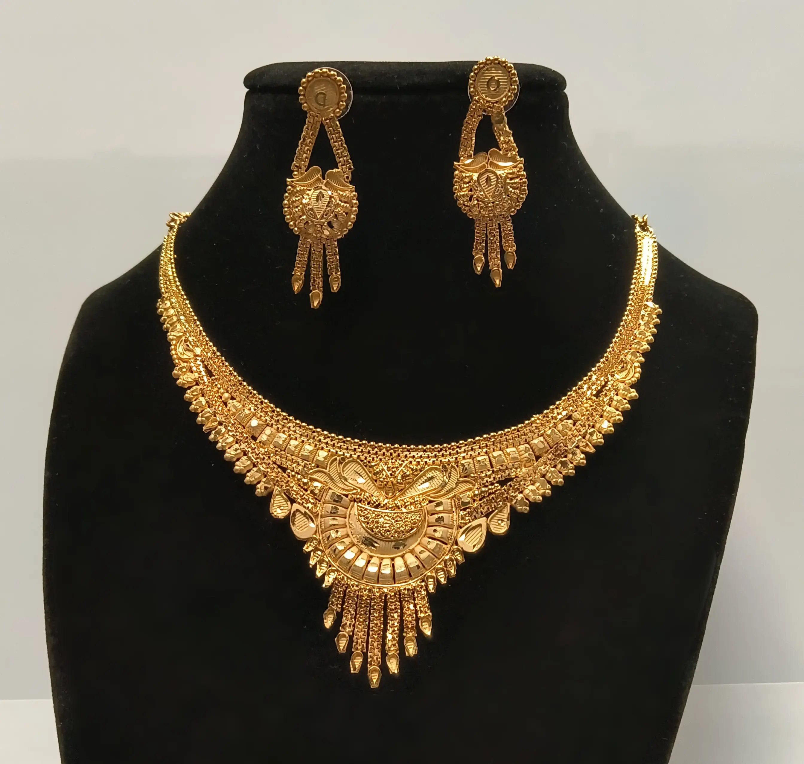 Serenic Gold plated Necklace Set