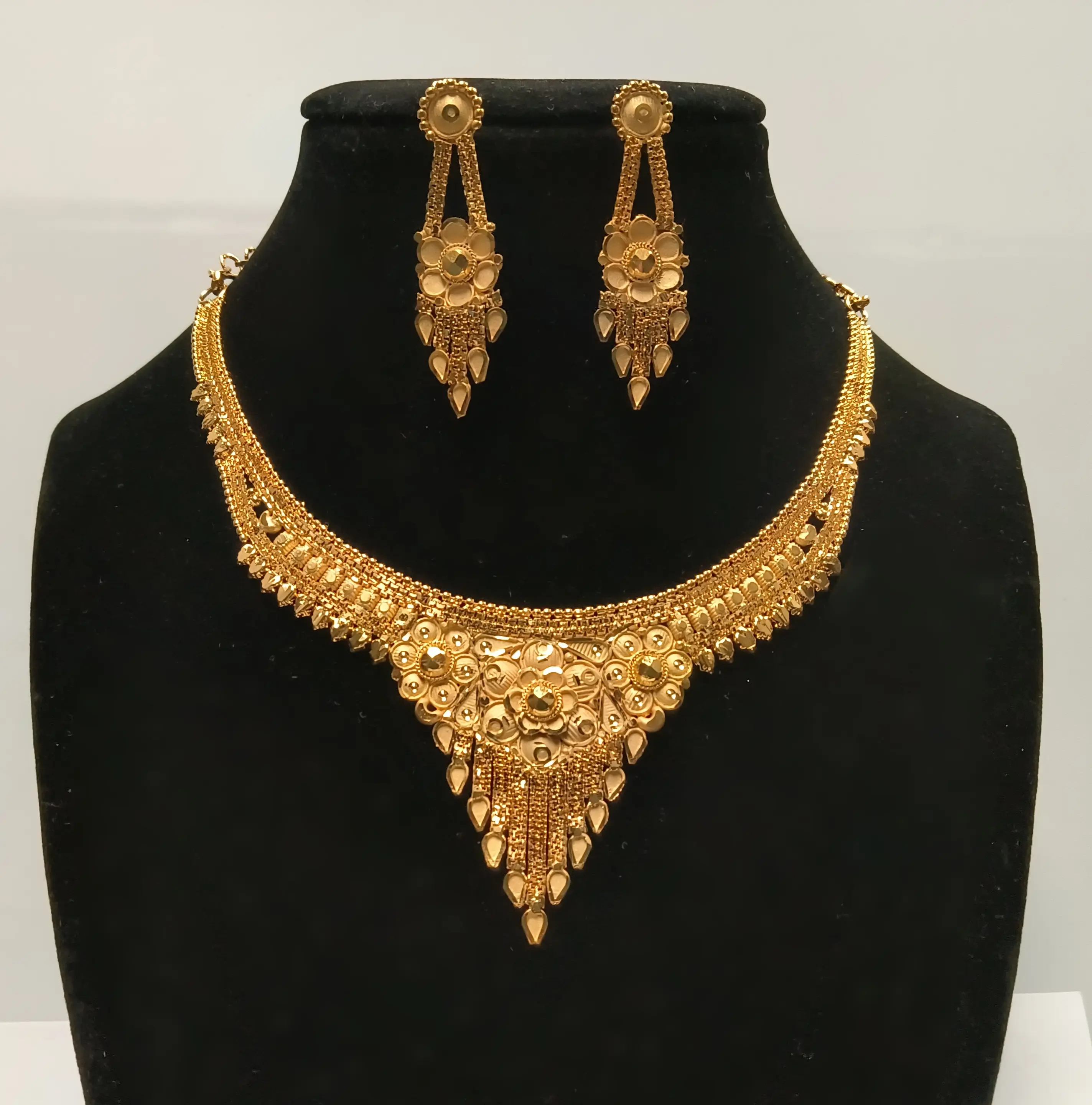 Blooms Gold-Plated Necklace Set